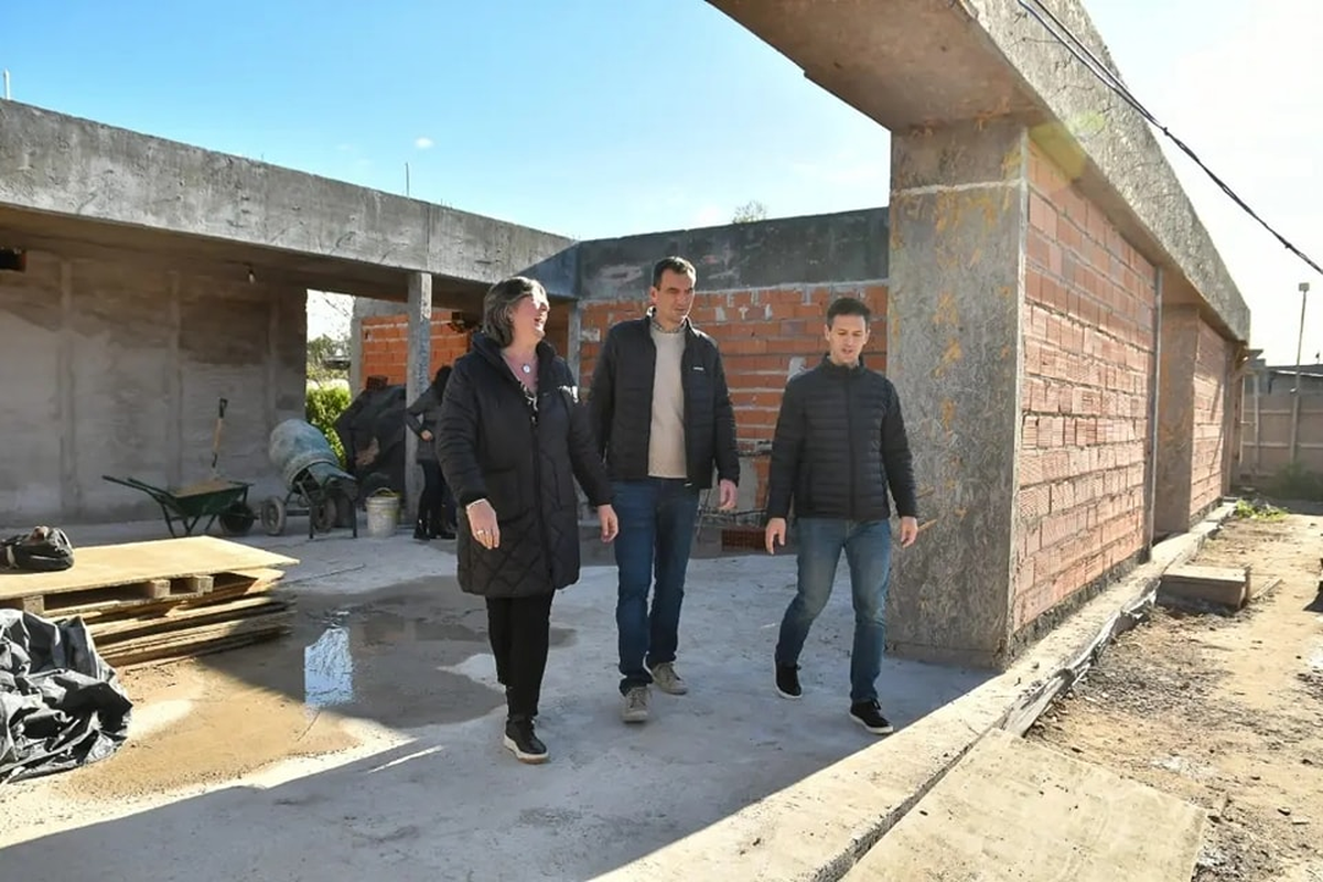 Nicolás Mantegazza y Cecilia Larivera estuvieron presentes en la charla con los trabajadores del distrito. 