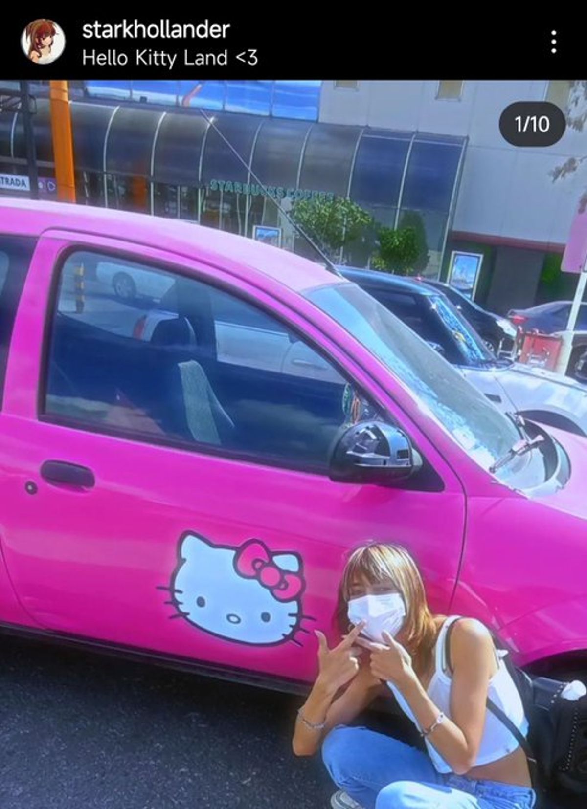 Conductora de aplicación causa furor con auto decorado con Hello Kitty: Se  devuelven a tomar fotos, Sociedad