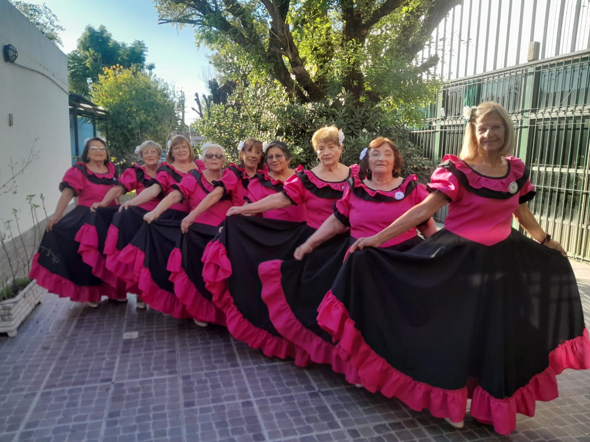 Uno de los grupos de bailarinas que se presentará en Cosquín.