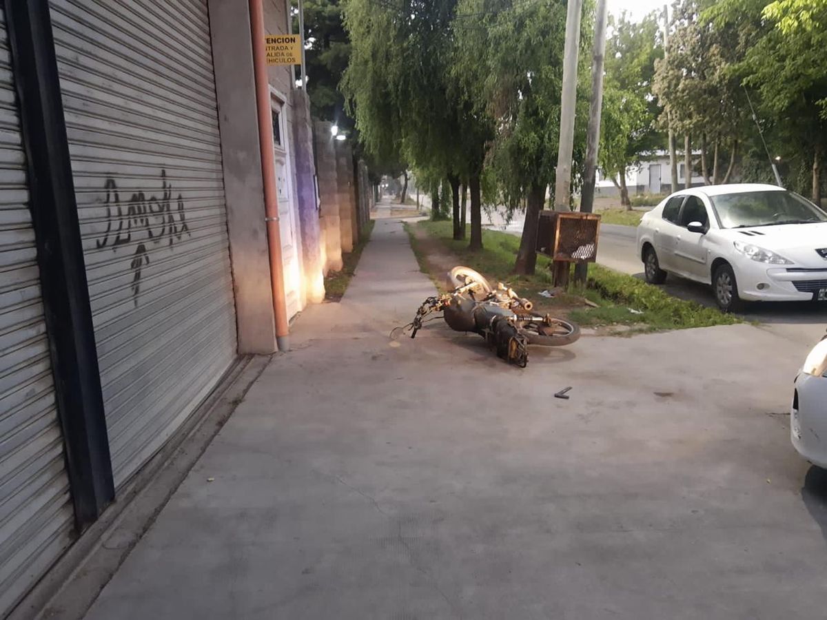 La moto con la que los delincuentes asaltaron al policía en Almirante Brown