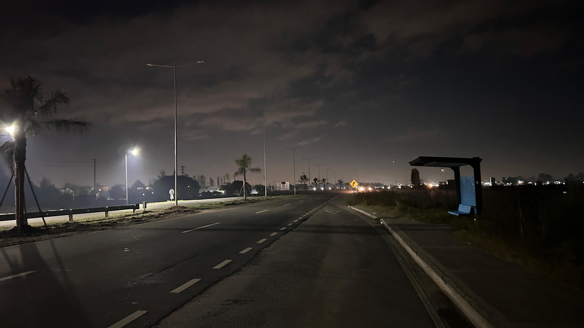 La Ruta 58 tiene luminarias a esa altura, pero usualmente no funcionan. &nbsp;
