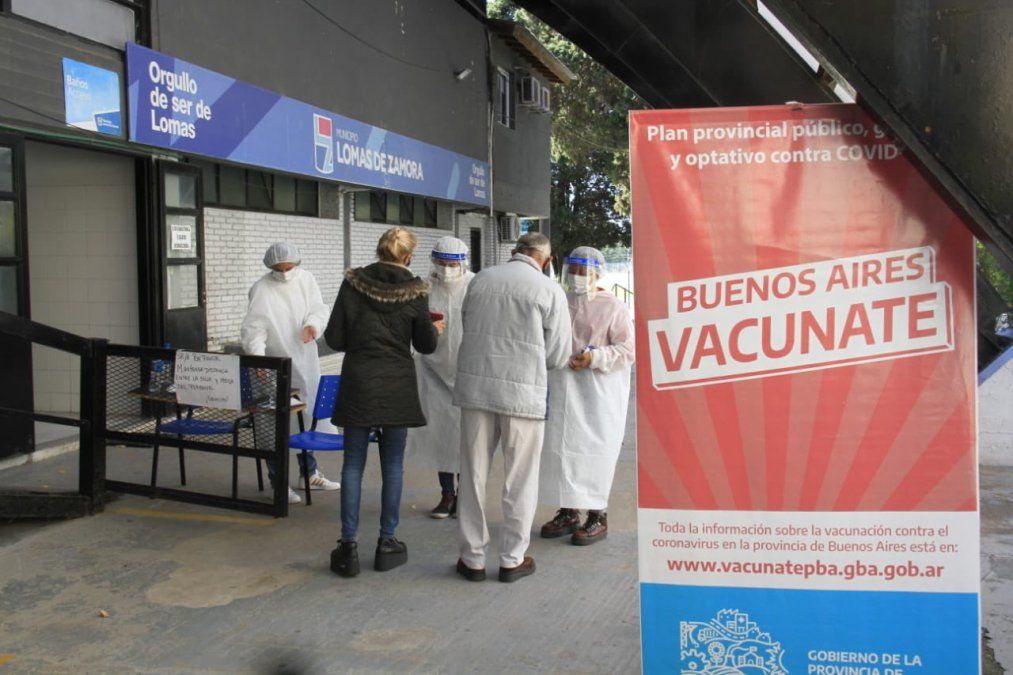 Vacunación contra el coronavirus en el Parque Eva Perón de Lomas de Zamora.