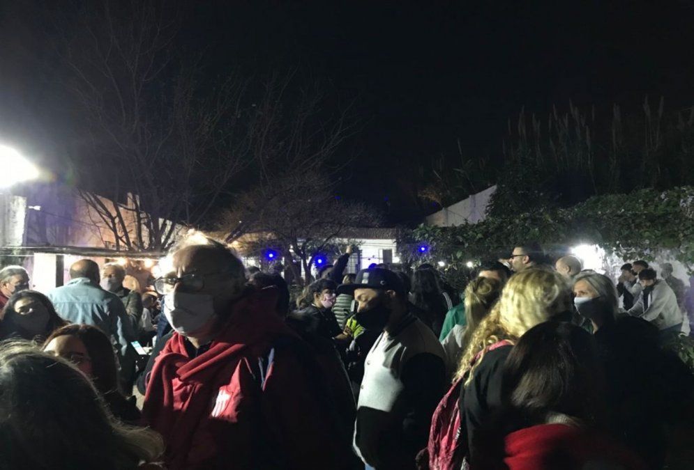 Foto de los festejos del Frente de todos luego de su victoria en las PASO en Lanús. 