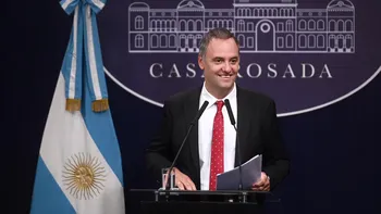 Ordenaron levantar el secreto bancario y fiscal de Manuel Adorni y su esposa