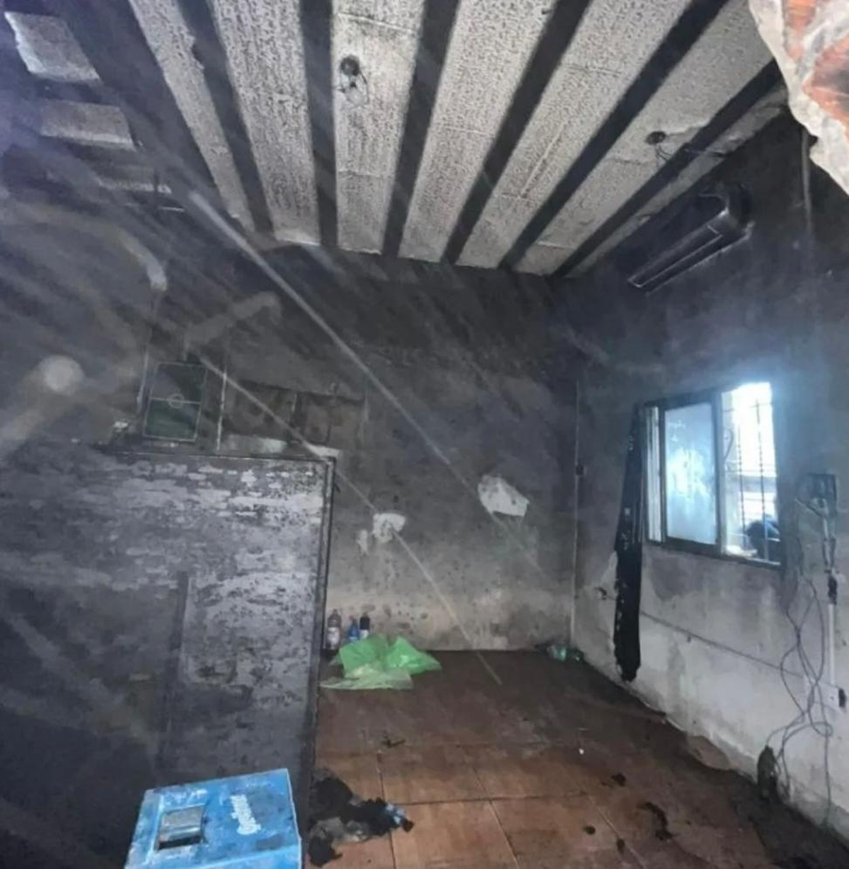 Los daños fueron totales de la vivienda ubicada en Claypole. Los daños fueron totales de la vivienda ubicada en Claypole.