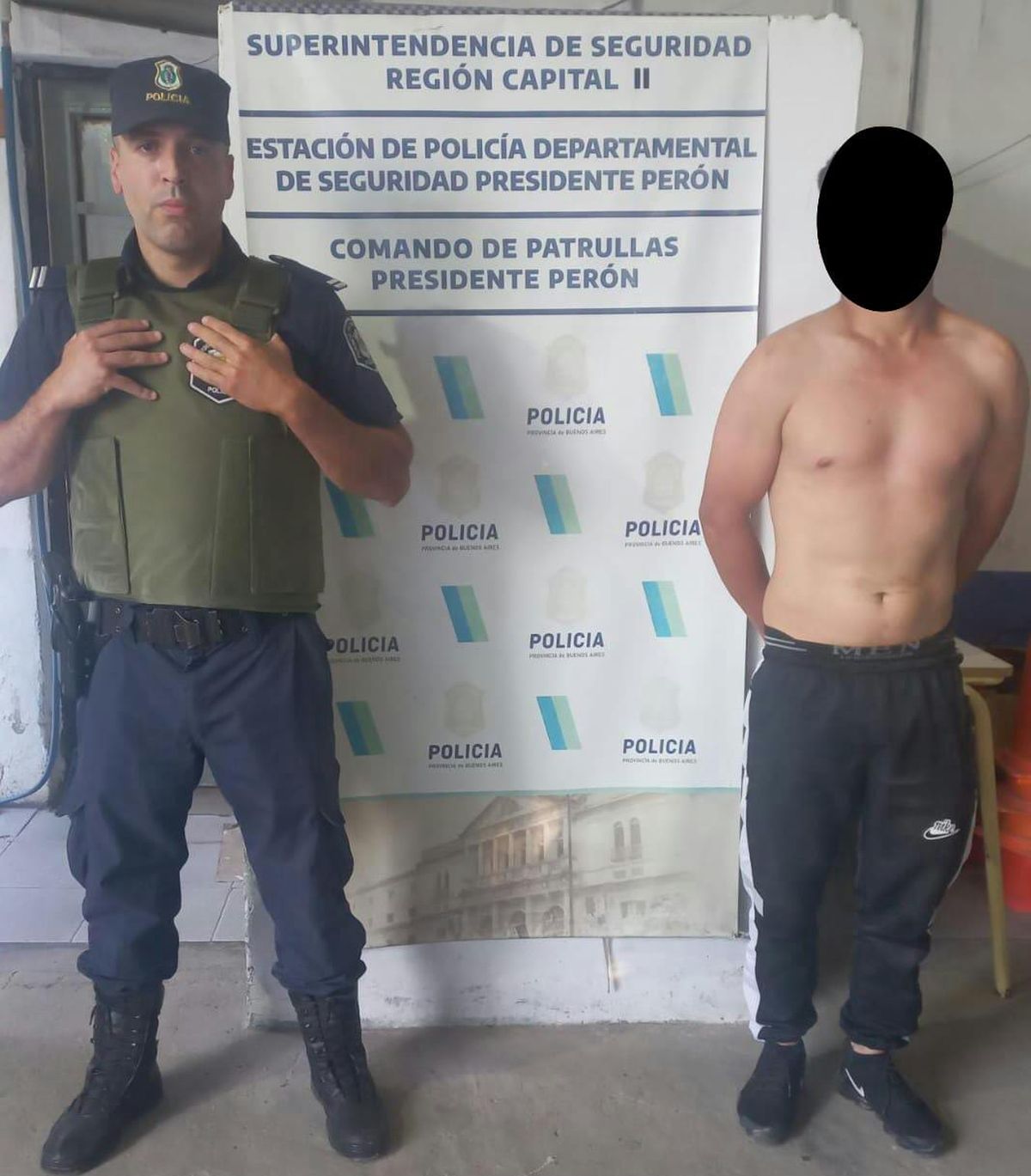 Uno de los hombres detenidos en Guernica por amenazar a una vecina con un arma 