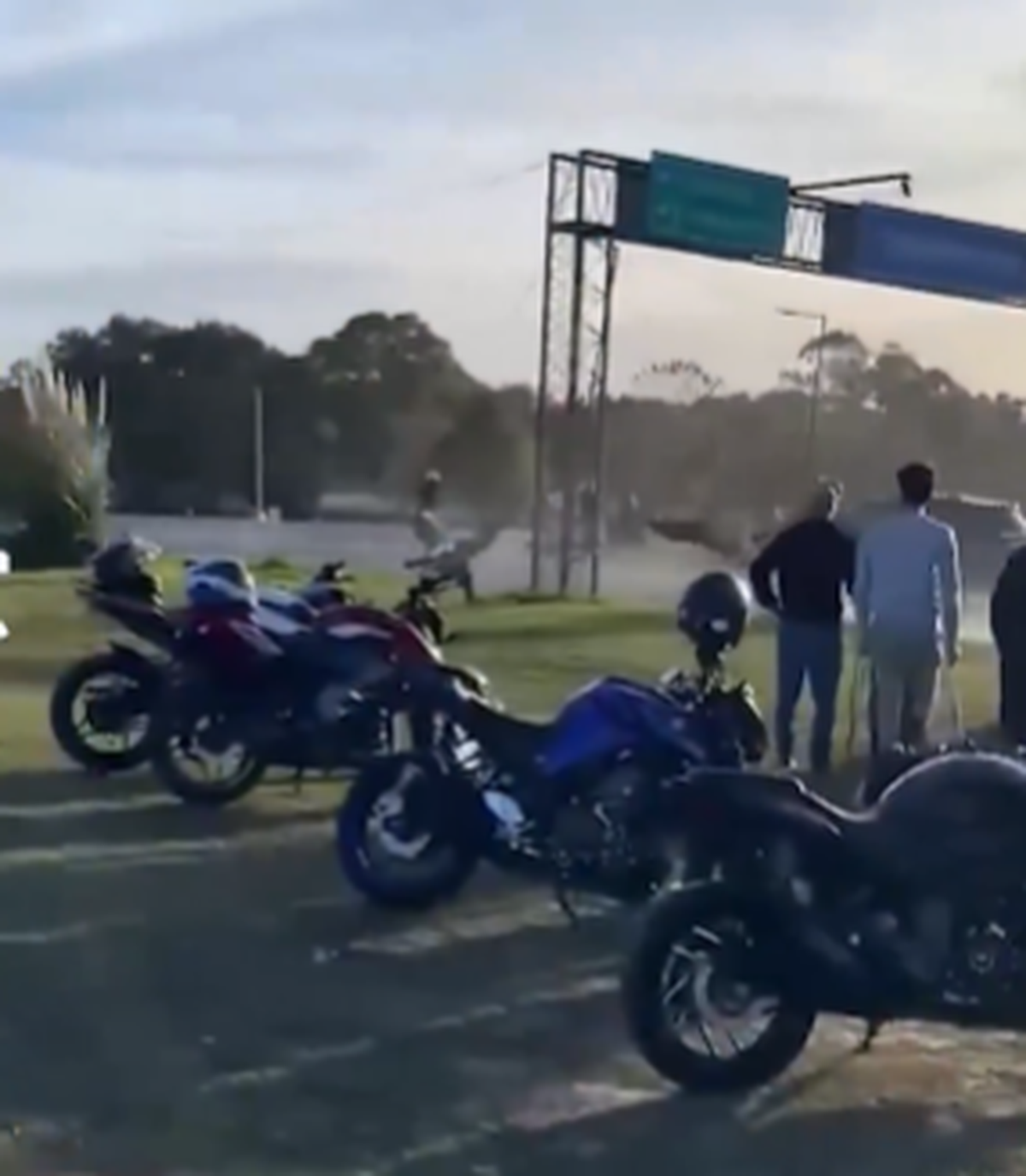 El joven salió despedido tras chocar con un cable. El joven salió despedido tras chocar con un cable.