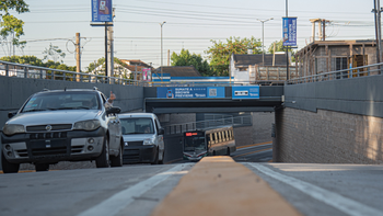 Almirante Brown: limitan el tránsito en el paso bajo nivel de Calzada por tareas de mantenimiento