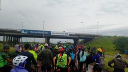 lomas: miles de personas realizaron una peregrinacion a lujan en bicicleta