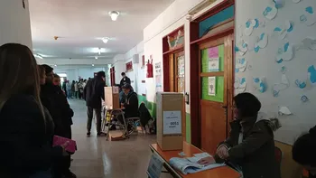 San Vicente ya vota con el debut de la boleta única de papel