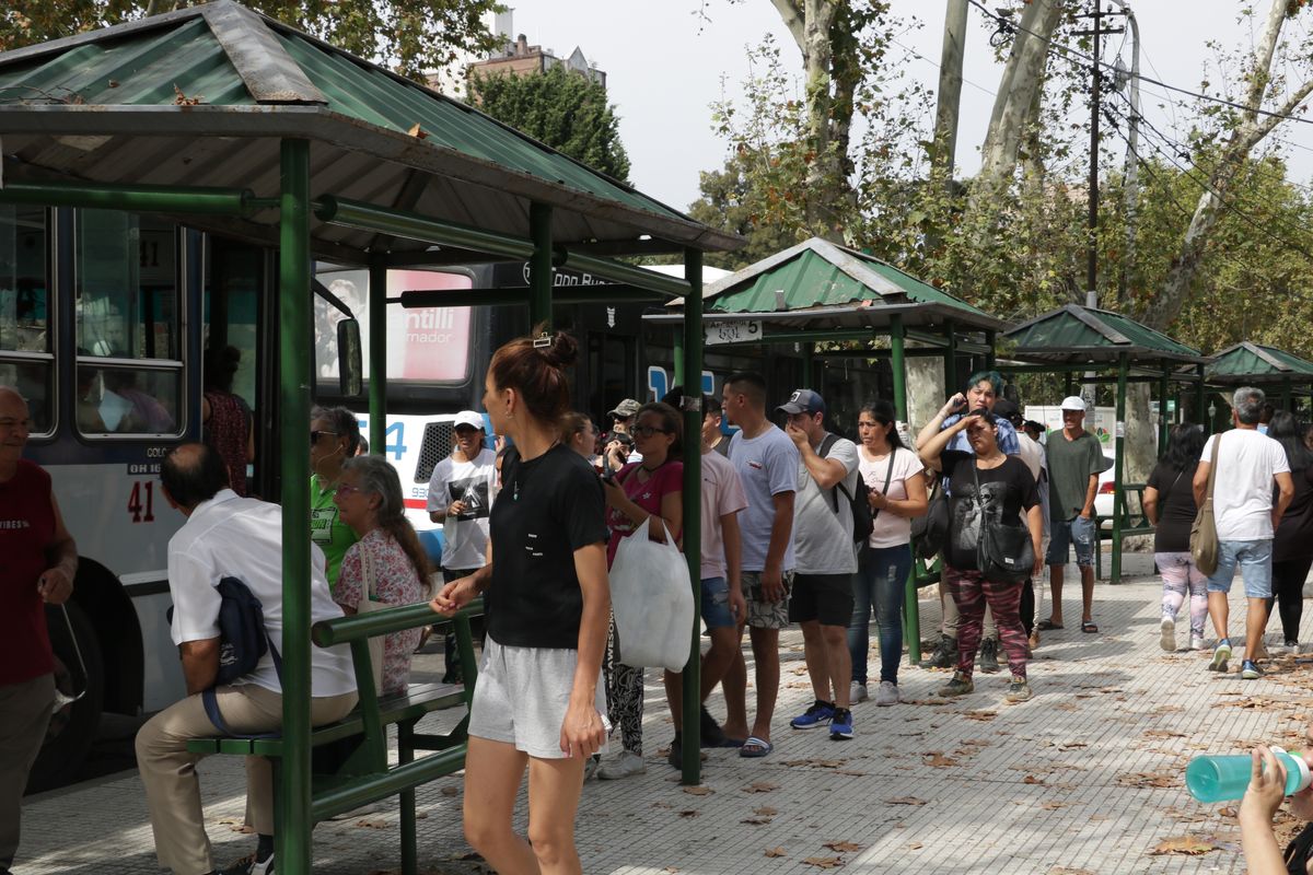 Los vecinos de Monte Grande expresaron sus opiniones sobre el aumento del transporte público. 