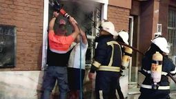 incendio en una casa de lanus: hospitalizaron a una mujer de 89 anos