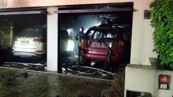 Incendio en Lomas: una camioneta se prendió fuego y generó alarma en el centro