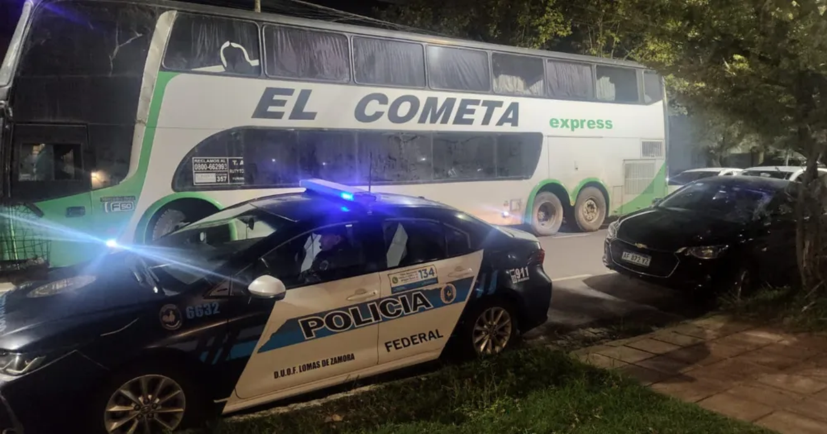 El micro que fue interceptado en las cercanías de La Salada. El micro que fue interceptado en las cercanías de La Salada.