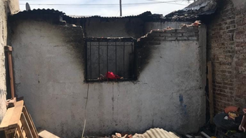 Terrible incendio destruyó la vivienda de una mujer y sus ocho hijos en Ezeiza