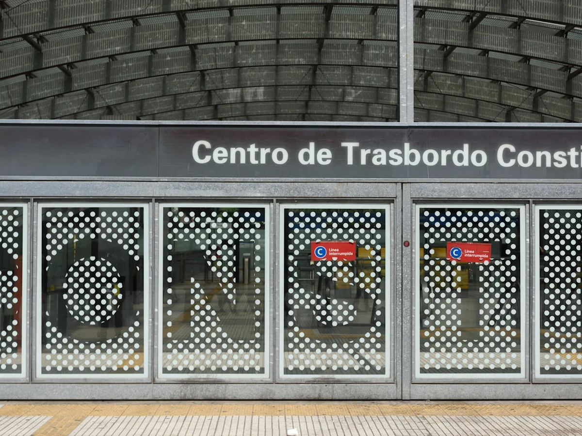 Debido al paro de subtes, la entrada a la terminal de Plaza Constitución permanecerá cerrada hasta las 9 horas. 