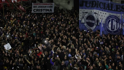 militantes y dirigentes de zona sur se movilizaron para apoyar a cristina tras el fallo de la corte suprema