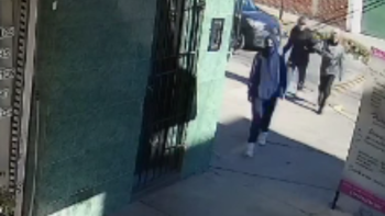 Lomas: dos delincuentes asaltaron a un chico que volvía del colegio y quedó filmado