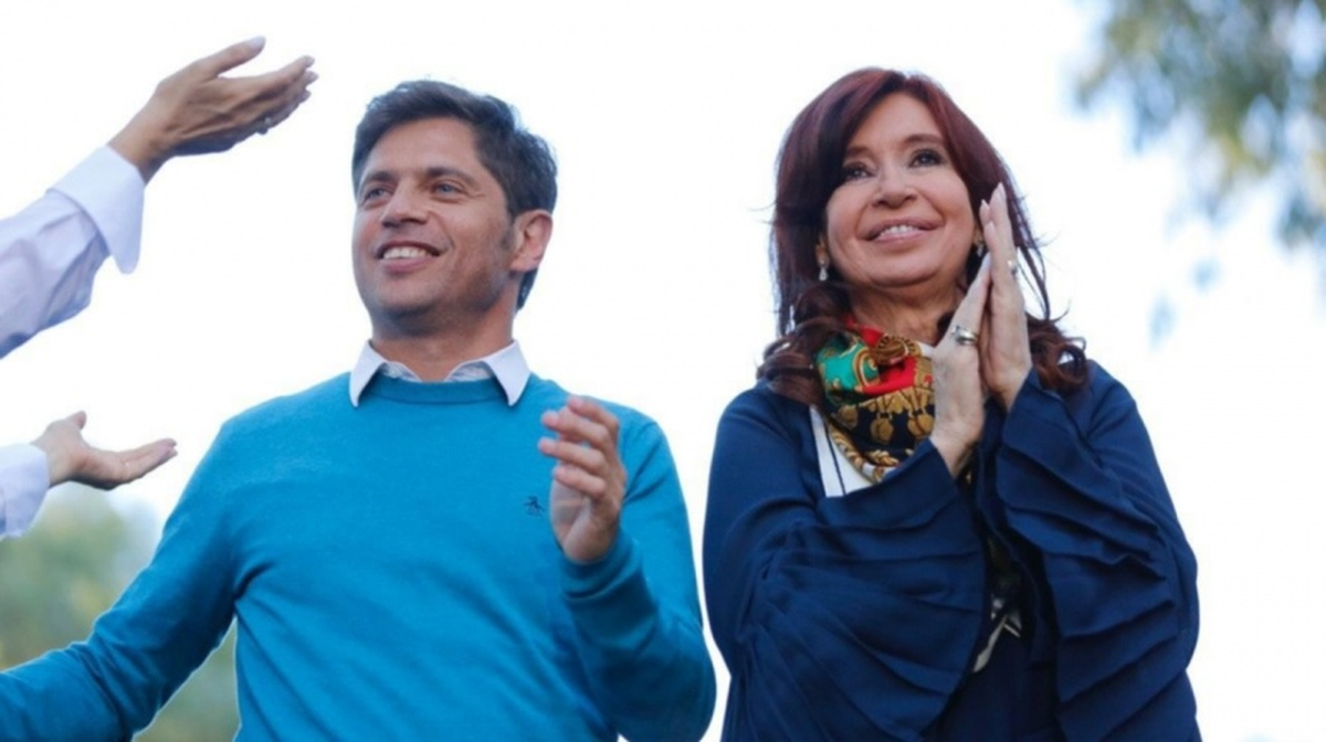Axel Kicillof y Cristina Kirchner disputan por el desdoblamiento de elecciones en Provincia.