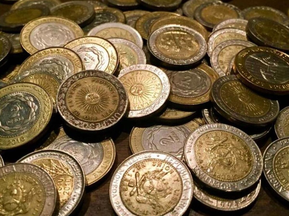 Monedas por kilo: por su poco valor como dinero, en internet compran monedas por el metal