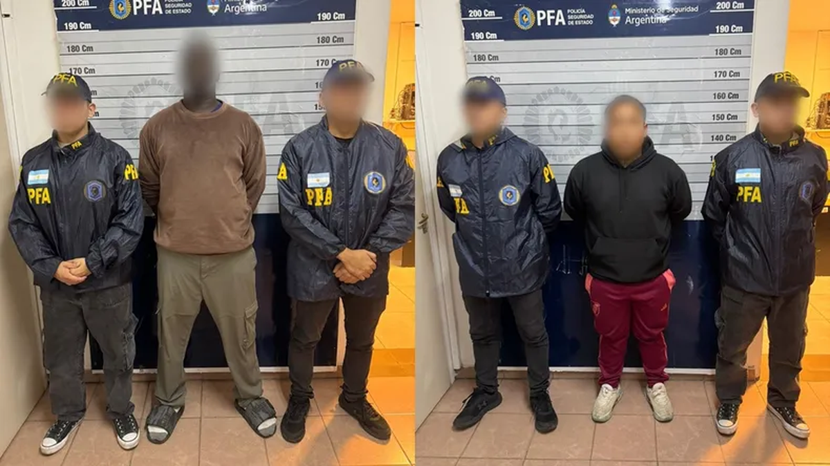 Los detenidos durante el operativo en Lomas. 