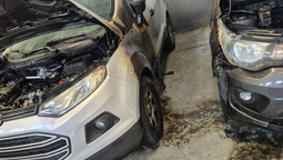 lanus: incendio en una agencia de autos sobre la avenida hipolito yrigoyen