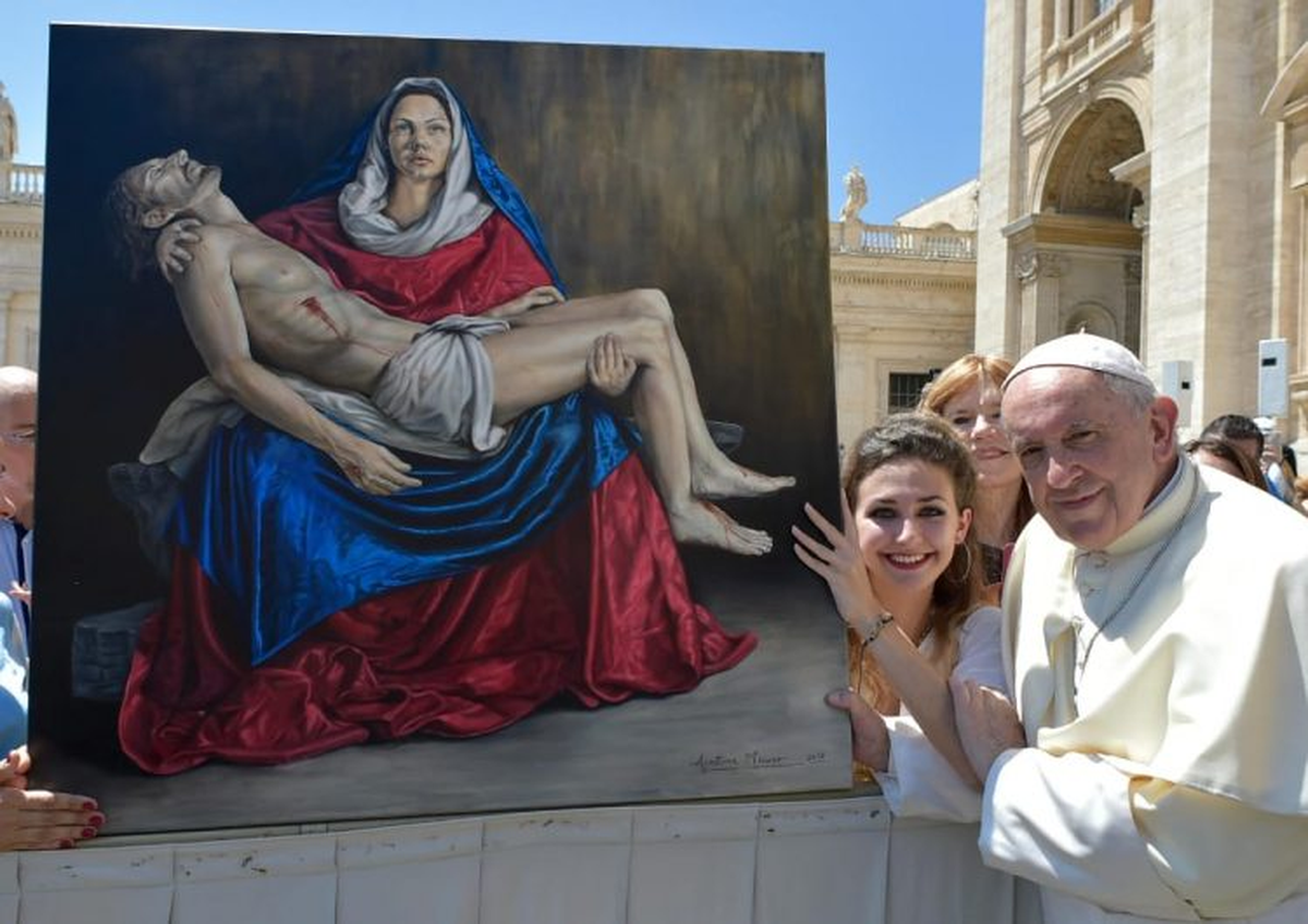 La artista de San Vicente le entreg&oacute; el cuadro al Sumo Pont&iacute;fice en 2018.