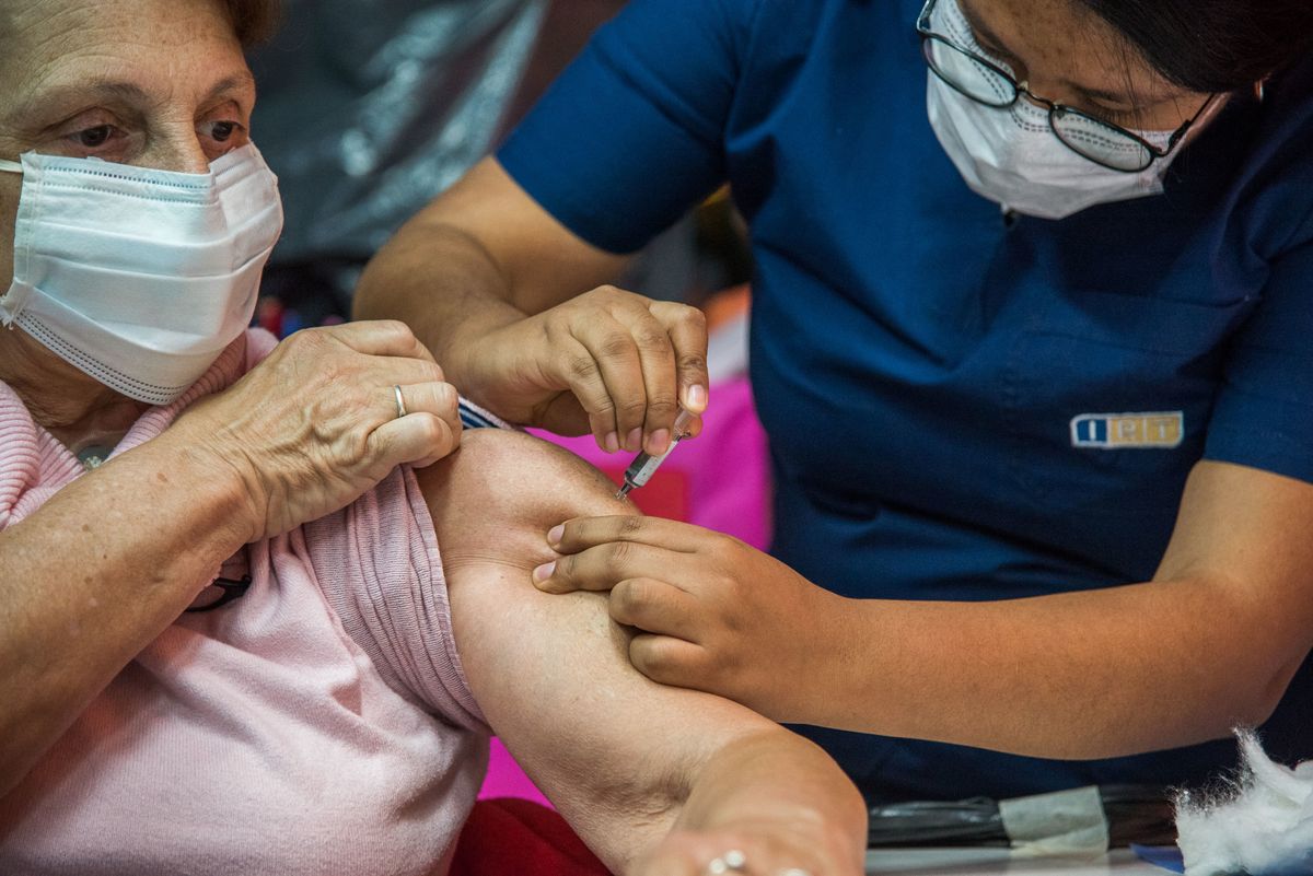 Covid: tras el aumento de casos, la provincia pide completar la vacunación