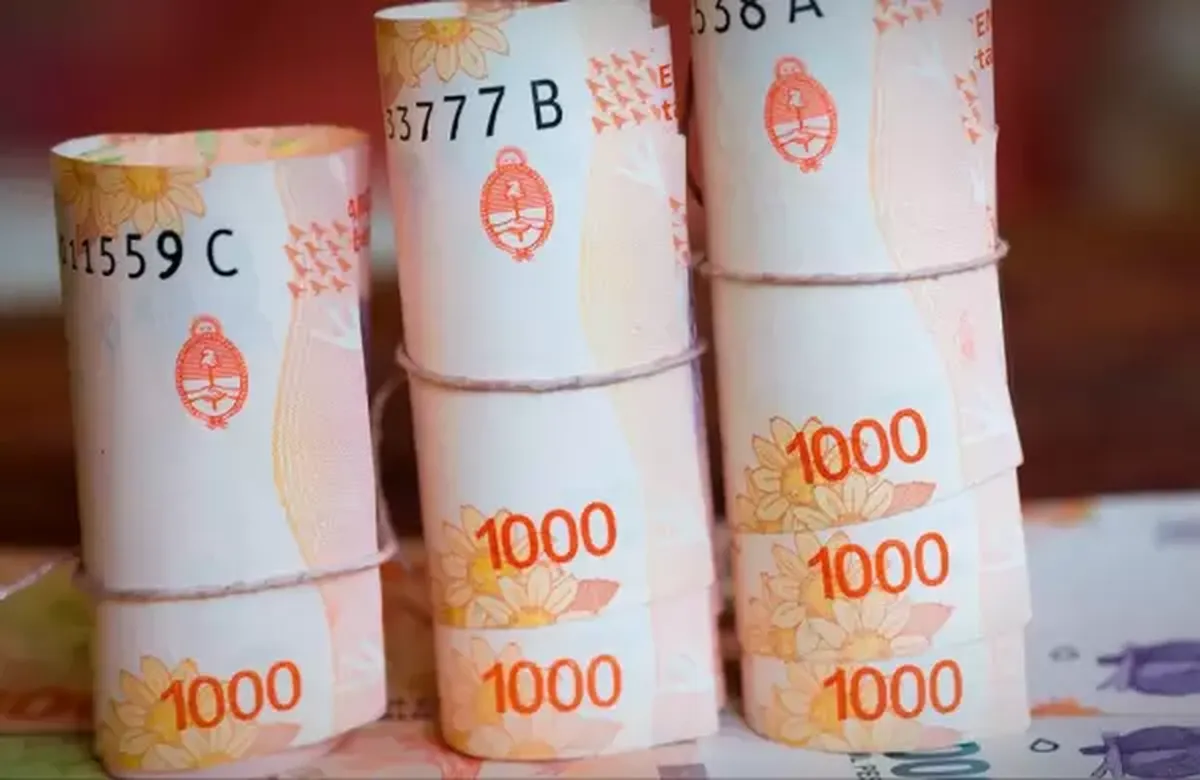 El Gobierno dispuso nuevas emisiones y ampliaciones de deuda en pesos y dólares mediante resoluciones publicadas en el Boletín Oficial. El Gobierno dispuso nuevas emisiones y ampliaciones de deuda en pesos y dólares mediante resoluciones publicadas en el Boletín Oficial.