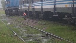 descarrillo una locomotora del tren roca en tristan suarez