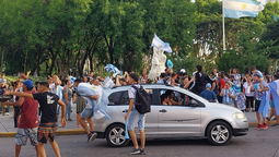 festejos en monte grande por la victoria de la seleccion argentina