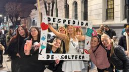 la inolvidable despedida de soltera de una vecina de lomas que se fusiono con los festejos por la seleccion: la gente estaba enloquecida