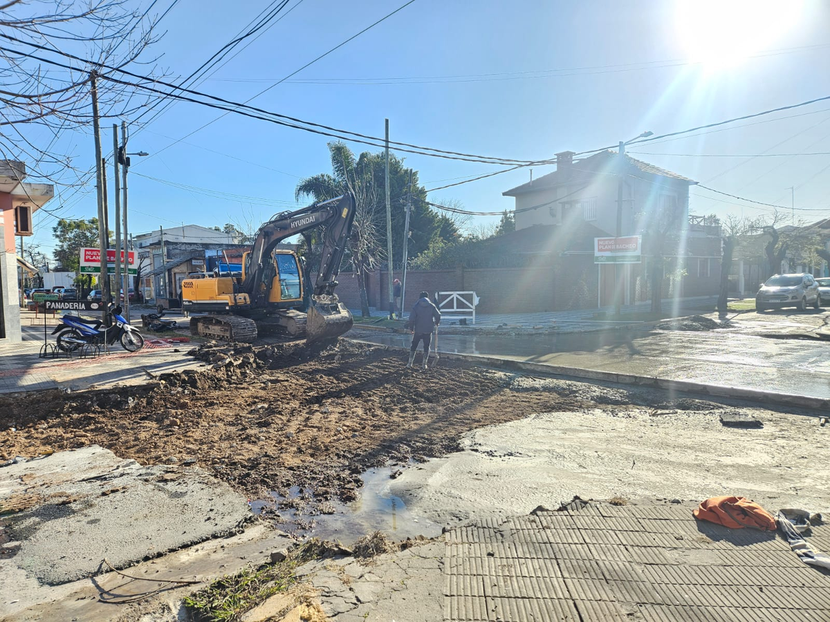 Los trabajos se realizan en la intersección de las calles Almafuerte e Independencia.