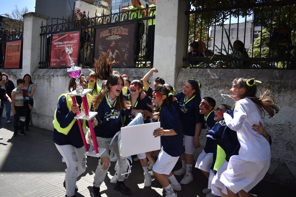 El festejo del equipo de Monte Grande. 