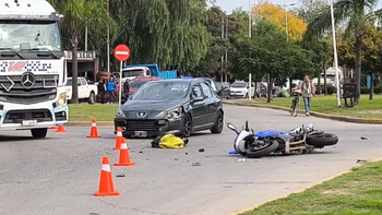 Accidente en el límite entre Ezeiza y Canning: motociclista herido y hospitalizado