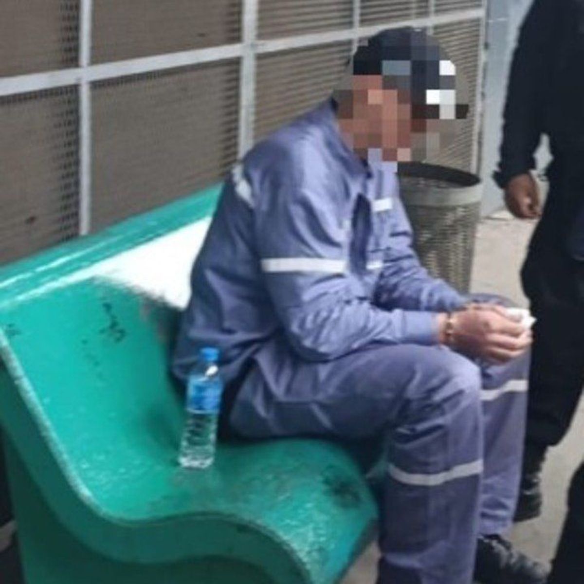 El hombre fue detenido tras entregarse en la formación del Tren Roca en Temperley; estaba armado y tenía una granada de mano.