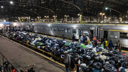 el tren solidario partio rumbo a bahia blanca con once vagones cargados de donaciones