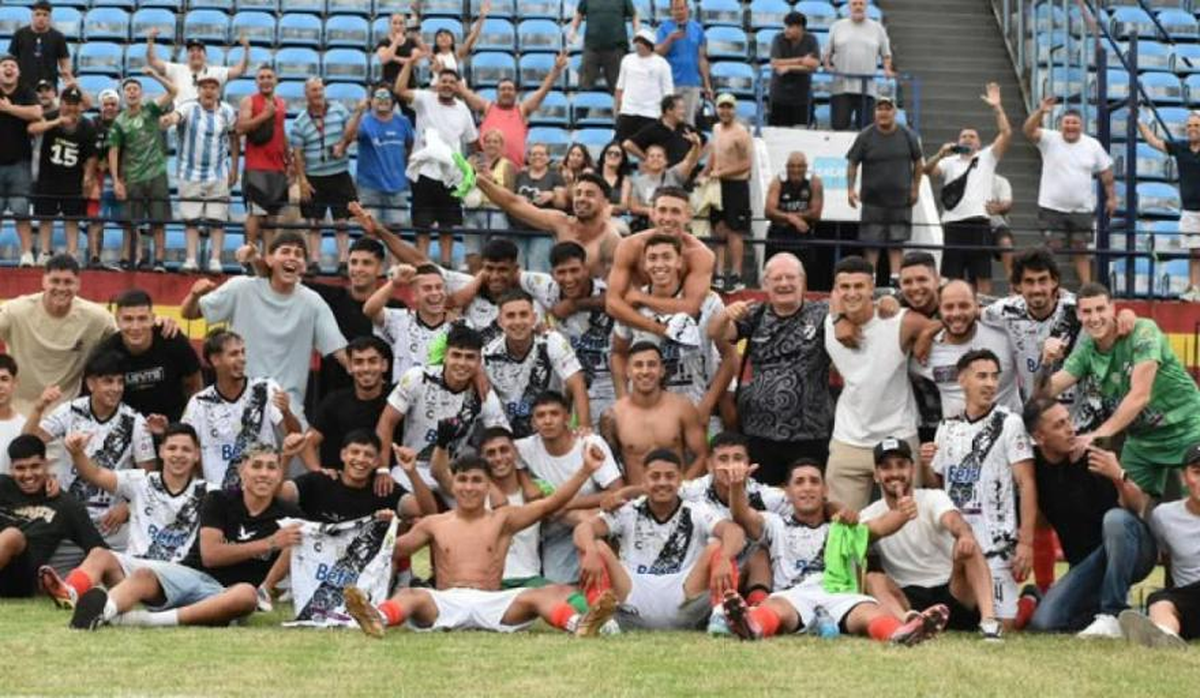 El arquero fue la gran figura para que Claypole haya podido clasificar a la Copa Argentina.