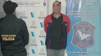 Insólito: transa usaba un cable con una caja para vender droga en Esteban Echeverría