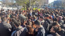 El skatepark de la estación de Monte Grande se llenó de participantes y espectadores durante la competencia de aura.