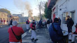 manifestaciones en la fabrica de caramelos lipo de lanus: nos deben los sueldos