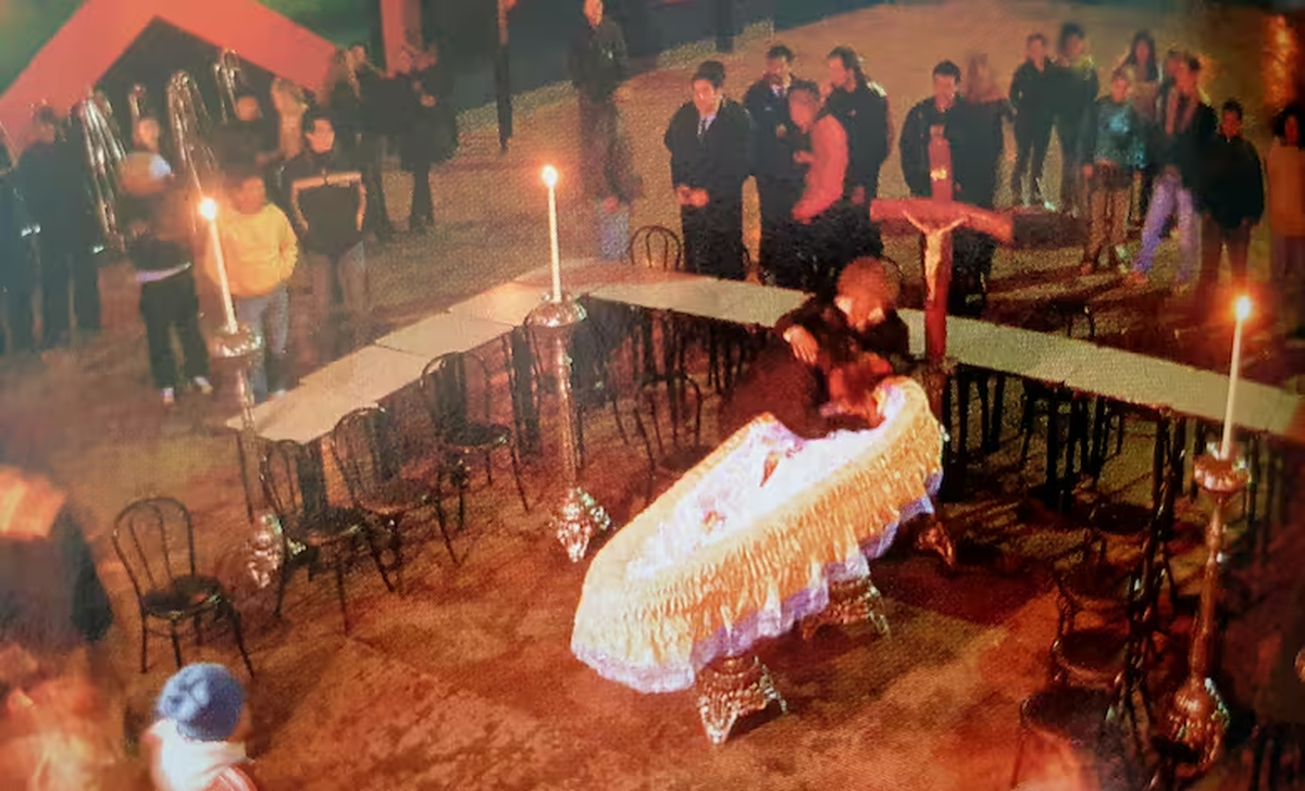 El multitudinario velatorio de Walter Olmos en una bailanta de Lomas de Zamora. El multitudinario velatorio de Walter Olmos en una bailanta de Lomas de Zamora.