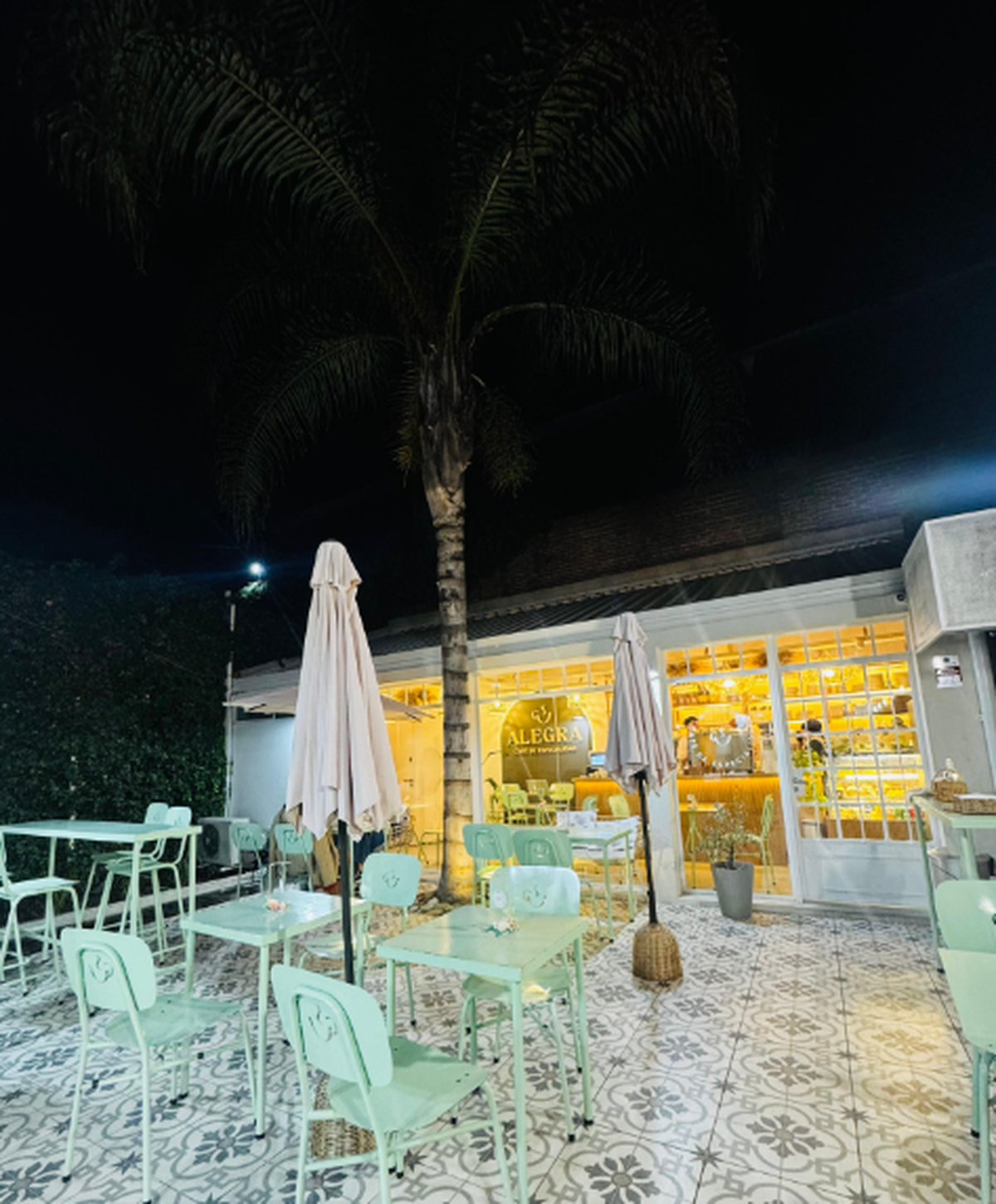 La cafeter&iacute;a &ldquo;Alegra&rdquo; se encuentra sobre la calle Mariano Moreno 65.