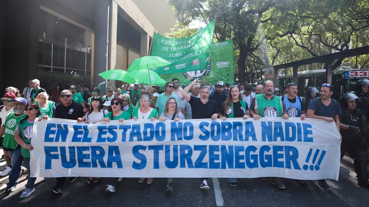 La movilización de ATE hacia el Ministerio de Trabajo. 