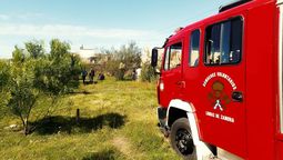 lomas de zamora: bomberos apagaron incendio de pastizales en santa catalina