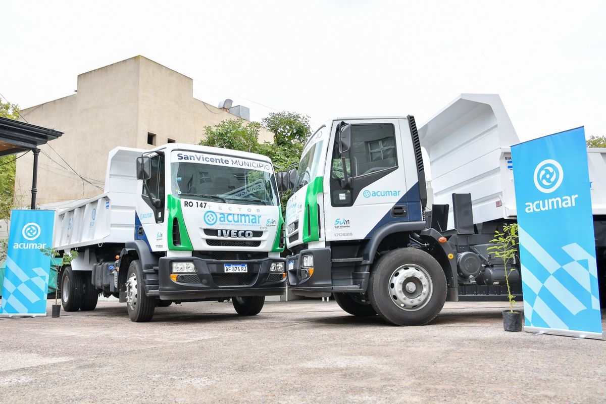 San Vicente: ACUMAR entregó dos camiones para la gestión de residuos