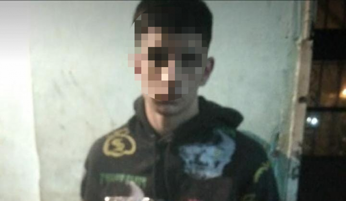 El adolescente aún continúa prófugo.