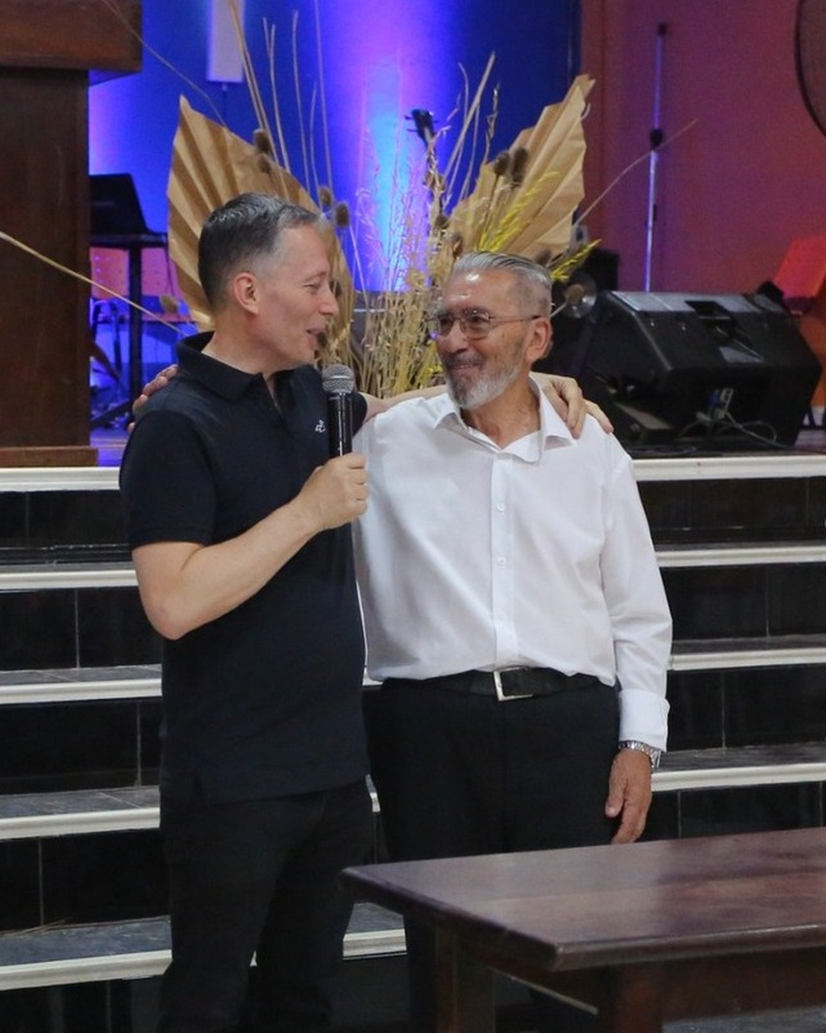 El pastor evangélico junto a Fernando Gray, intendente de Esteban Echeverría. El pastor evangélico junto a Fernando Gray, intendente de Esteban Echeverría.