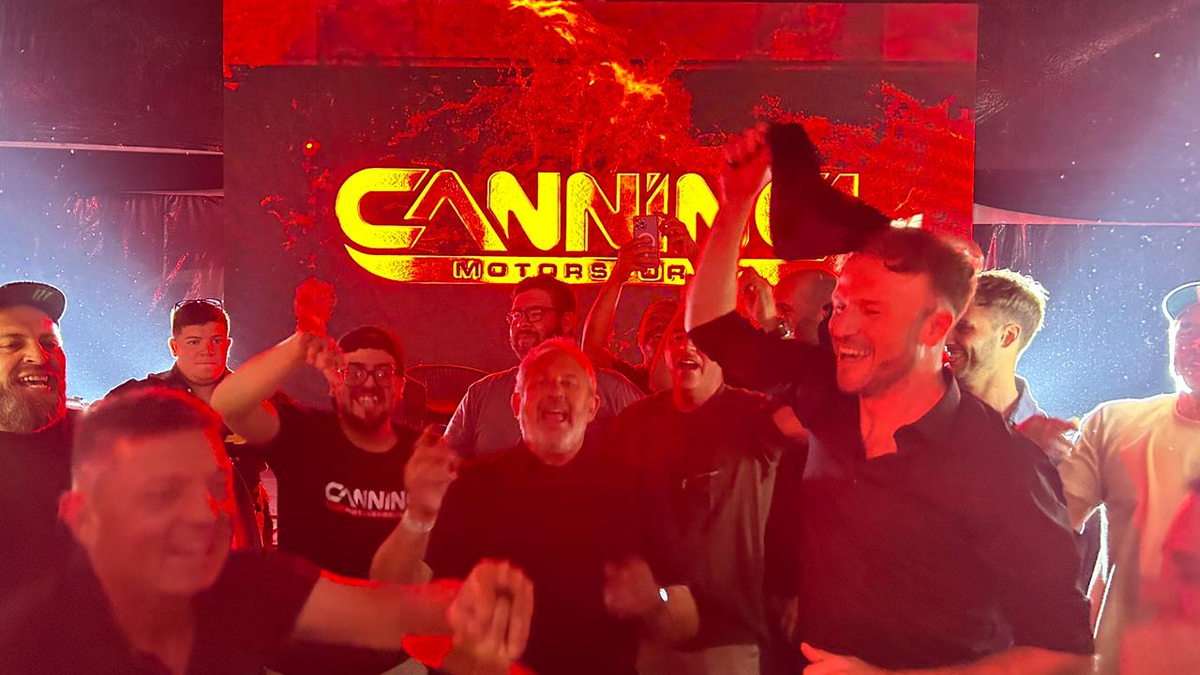 Entre banderas, gorros, camisetas y bombos, el clima fue de fiesta absoluta desde el primer momento.