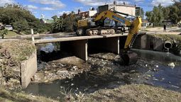 lomas: realizan tareas de limpieza en los puentes del arroyo santa catalina